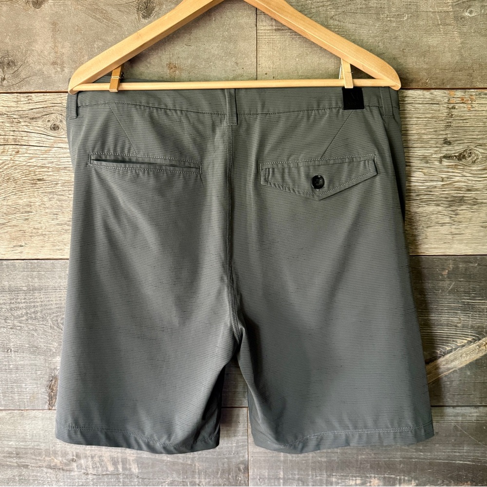 Vuori Pebble Shorts Men Shale Stretch Performance V399 Golf Casual Travel 33 - Picture 10 of 16